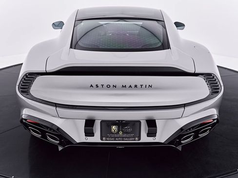 Used 2025 Aston Martin Vanquish RWD image 30