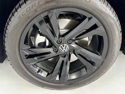 Certified 2024 Volkswagen Tiguan SE R-Line AWD/4WD image 28
