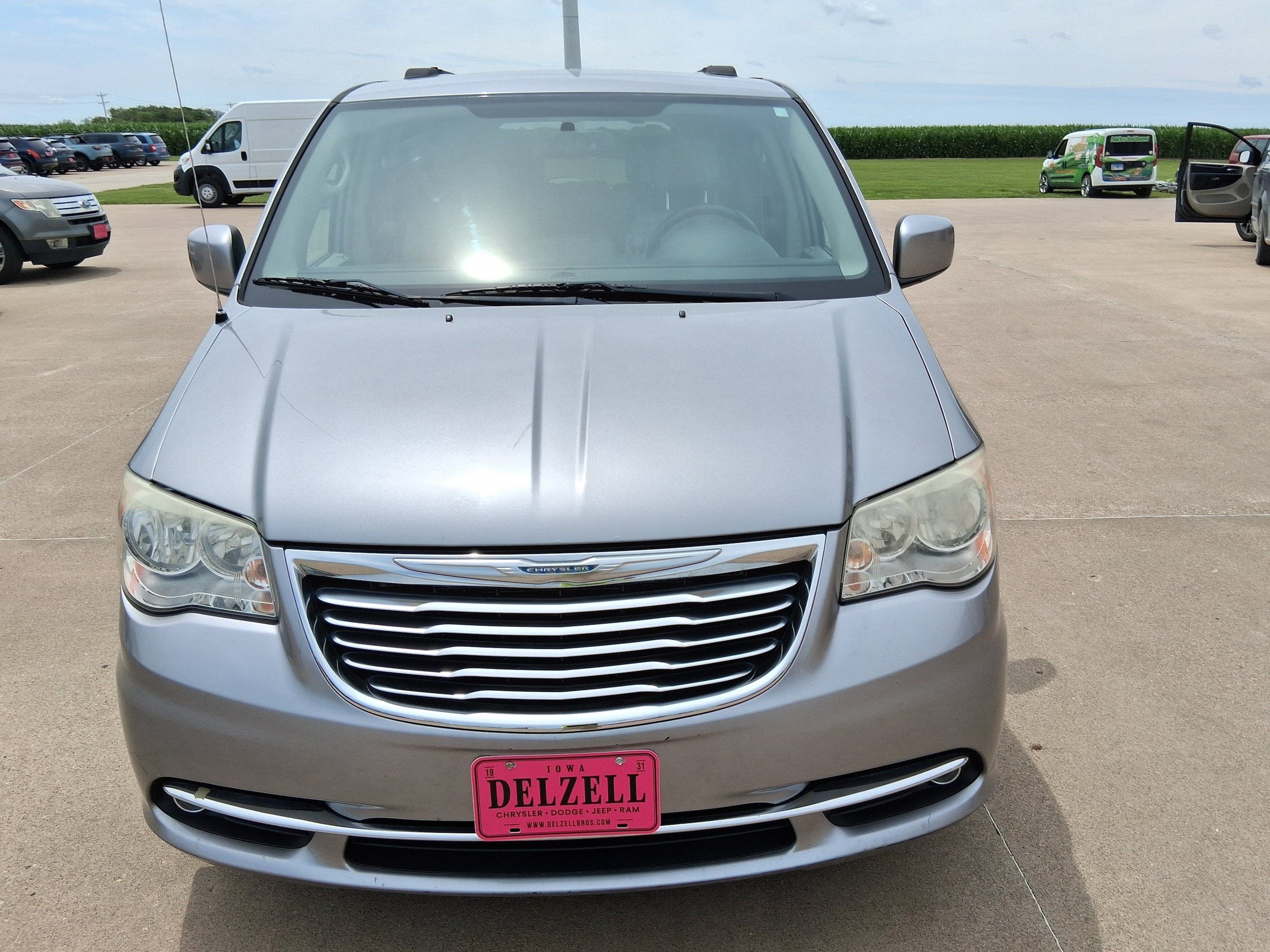 Used 2013 Chrysler Town & Country Touring FWD image 3