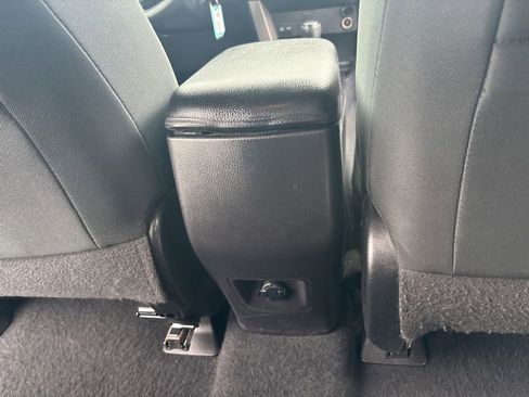 Used 2018 Toyota RAV4 LE image 37