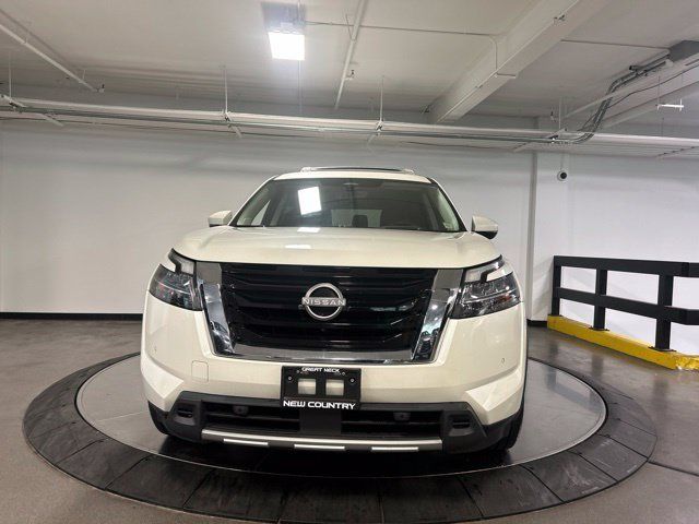 Used 2024 Nissan Pathfinder Platinum AWD/4WD image 4