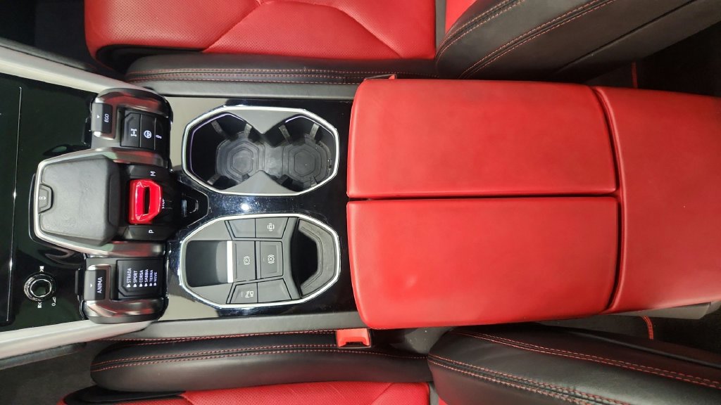 Used 2020 Lamborghini Urus AWD/4WD image 34