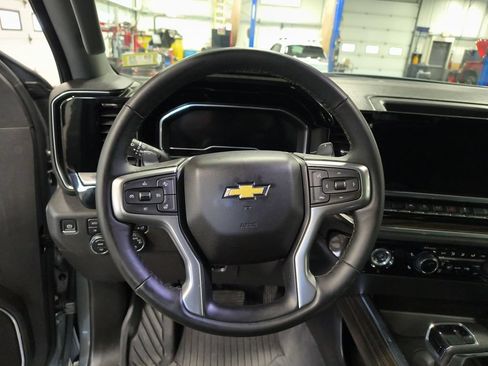 Used 2023 Chevrolet Silverado 1500 LT AWD/4WD image 14