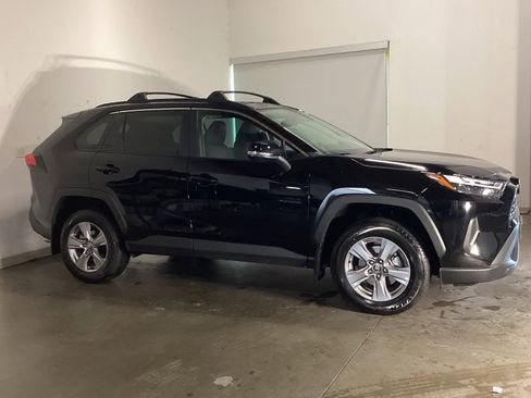 Used 2025 Toyota RAV4 XLE w/ Convenience Package image 9