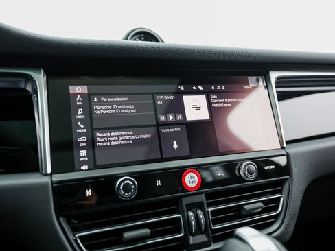 Certified 2026 Porsche Macan S AWD/4WD image 19