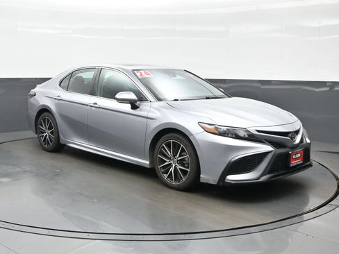 Used 2024 Toyota Camry SE FWD image 8