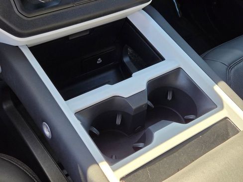 Used 2025 Land Rover Defender 110 S image 31