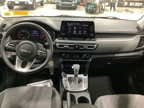 Certified 2023 Kia Seltos LX image 12