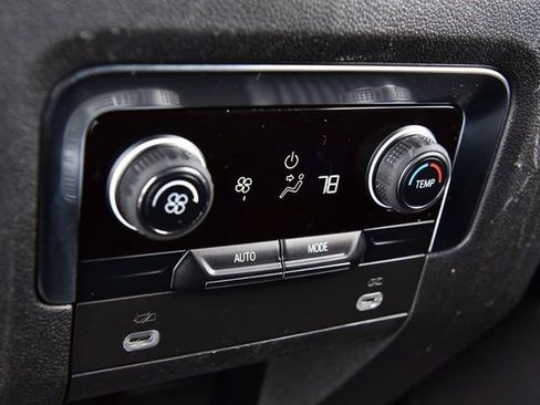 Used 2024 Chevrolet Suburban LT image 22