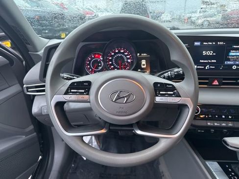 Used 2022 Hyundai Elantra SEL image 21
