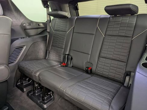 Used 2025 Cadillac Escalade Sport Platinum image 19