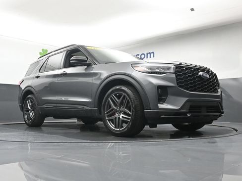 Used 2025 Ford Explorer ST w/ Sun And Sound Package AWD/4WD image 31