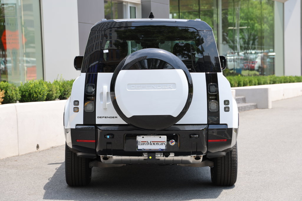 New 2026 Land Rover Defender 130 X-Dynamic SE AWD/4WD image 3