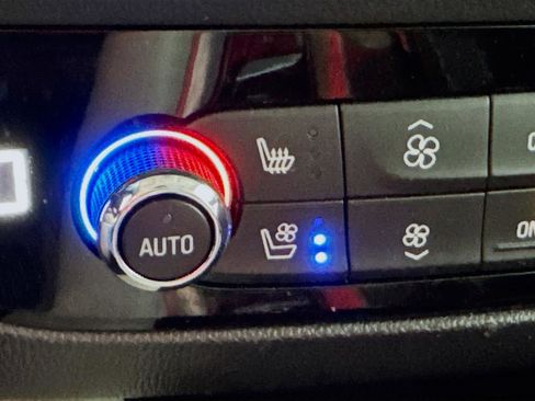 Used 2022 Buick Enclave Premium w/ Experience Buick Package AWD/4WD image 5