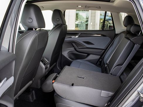 Certified 2025 Volkswagen Tiguan SE image 51