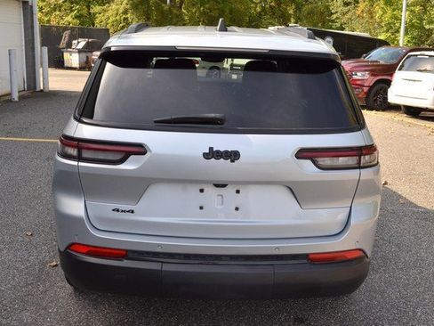 Used 2023 Jeep Grand Cherokee L Laredo image 7