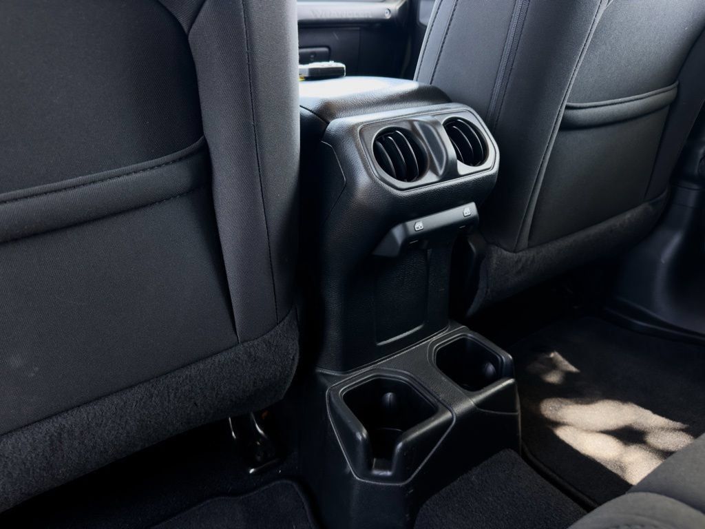 Used 2022 Jeep Wrangler Unlimited Sport AWD/4WD image 21