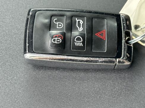 Used 2020 Land Rover Discovery Landmark AWD/4WD image 36