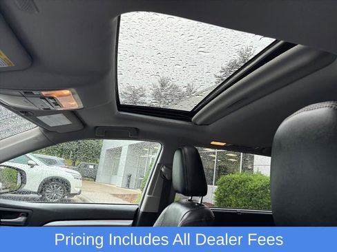 Used 2019 Toyota Highlander XLE AWD/4WD image 14