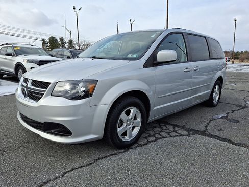 Used 2012 Dodge Grand Caravan SXT image 3