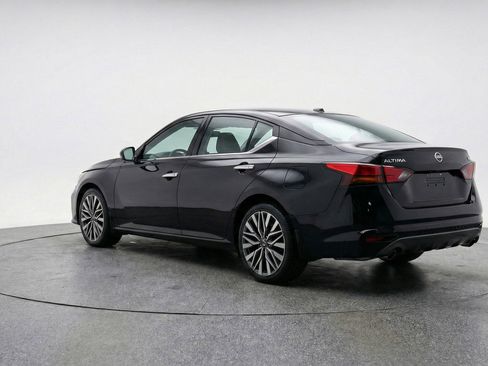 Used 2025 Nissan Altima 2.5 SV FWD image 5