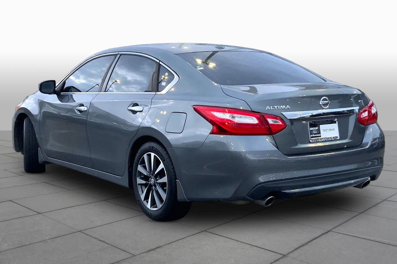 Used 2016 Nissan Altima 2.5 SV w/ Convenience Package FWD image 11