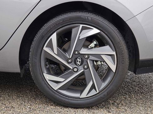 Used 2024 Hyundai Elantra Limited image 14