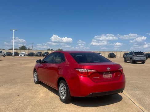 Used 2017 Toyota Corolla LE FWD image 18