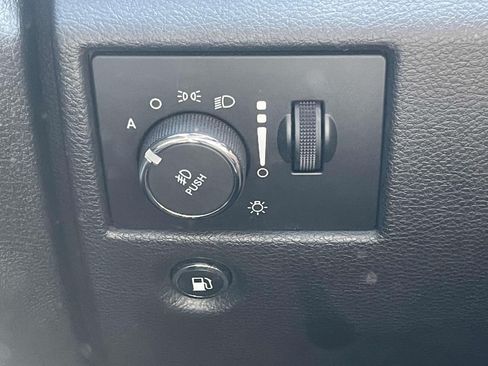Used 2020 Jeep Grand Cherokee Altitude AWD/4WD image 18