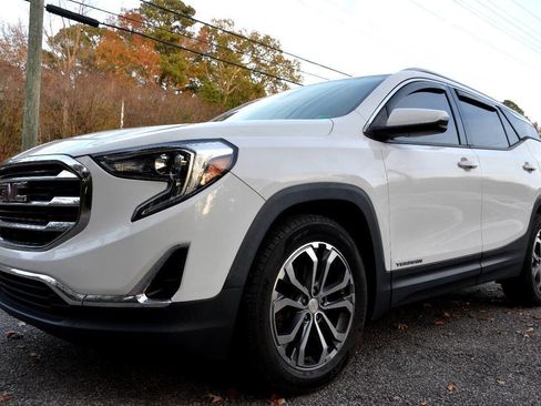 Used 2019 GMC Terrain SLT w/ Preferred Package image 2