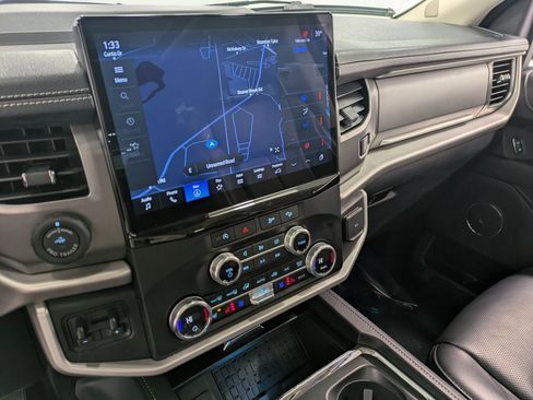 Used 2023 Ford Expedition XLT image 11