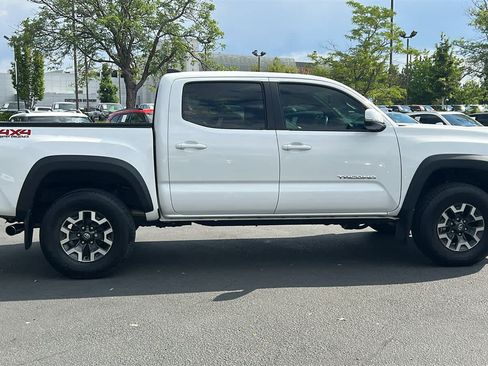 Used 2021 Toyota Tacoma TRD Off-Road w/ Technology Package AWD/4WD image 4