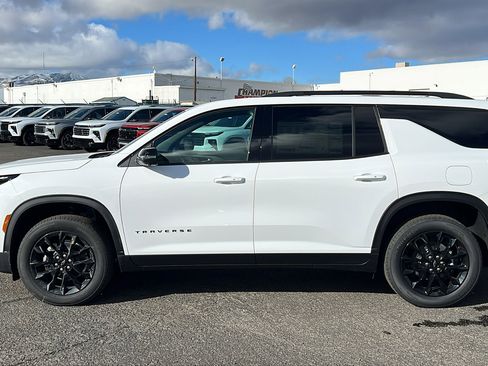 New 2026 Chevrolet Traverse LT image 8