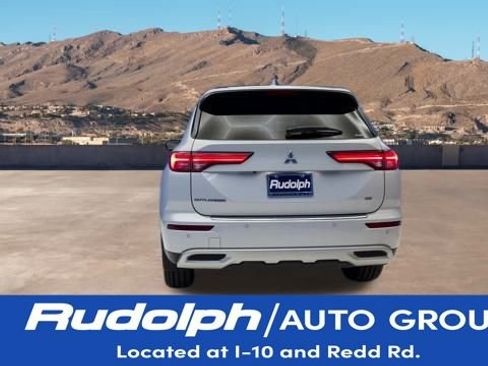 Used 2023 Mitsubishi Outlander SE image 4