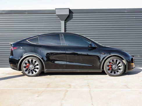 Used 2023 Tesla Model Y Performance image 8