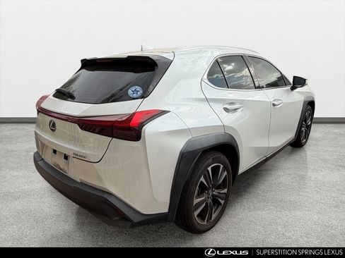 Used 2019 Lexus UX 200 w/ Premium Package FWD image 5