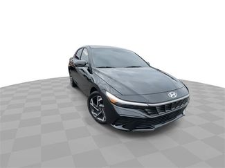 Used 2024 Hyundai Elantra Limited video 3