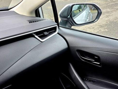 Used 2023 Toyota Corolla LE image 21