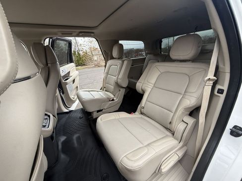 Used 2019 Lincoln Navigator Reserve image 20