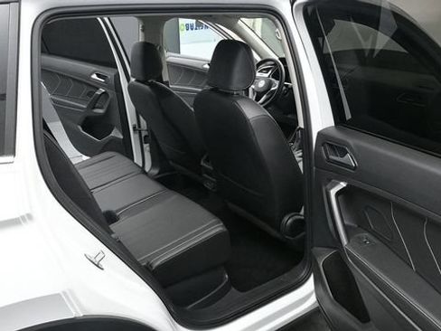 Used 2022 Volkswagen Tiguan SE AWD/4WD image 12