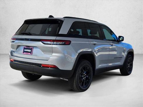 New 2025 Jeep Grand Cherokee Altitude image 2