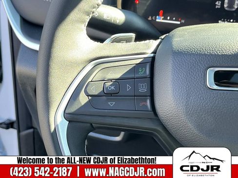 New 2025 Jeep Grand Cherokee Laredo image 23