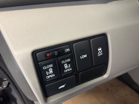 Used 2017 Honda Odyssey EX-L image 18