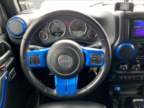 Used 2017 Jeep Wrangler Unlimited Rubicon w/ Cold Weather Group AWD/4WD image 6