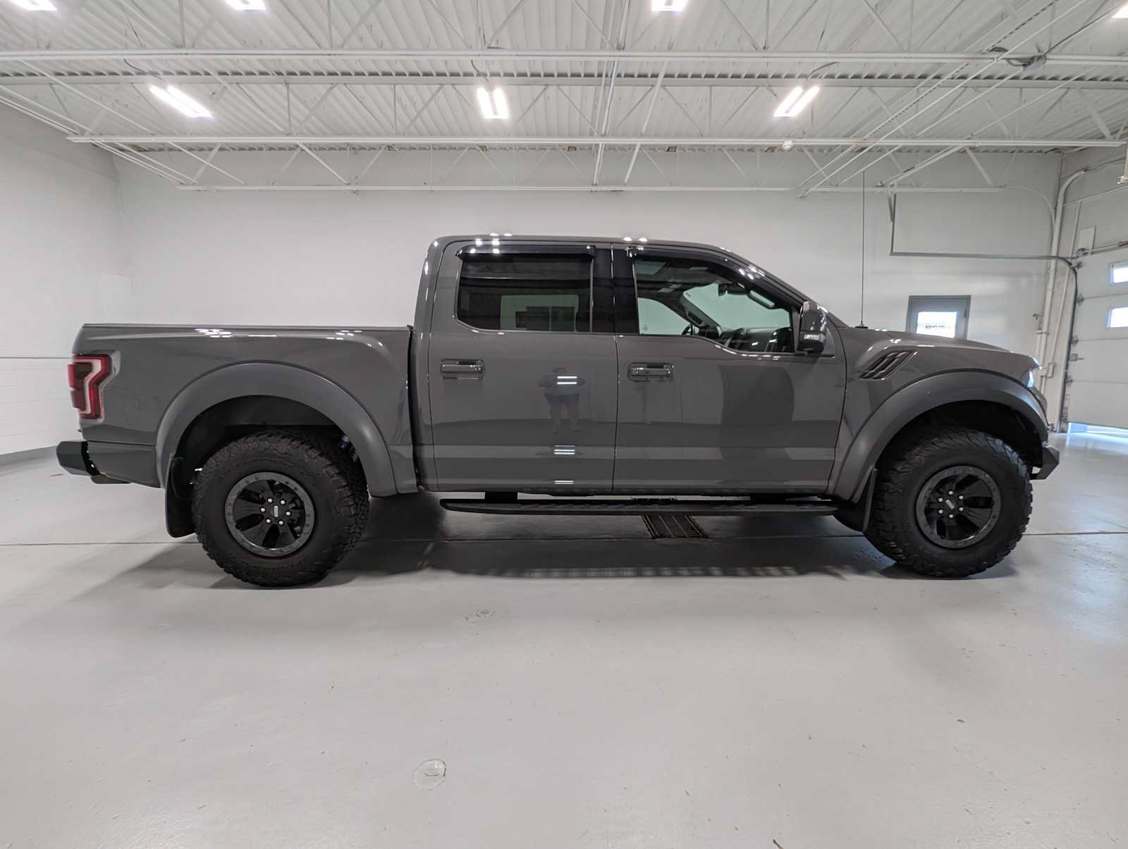 Used 2018 Ford F150 Raptor w/ Equipment Group 802A Luxury AWD/4WD image 7