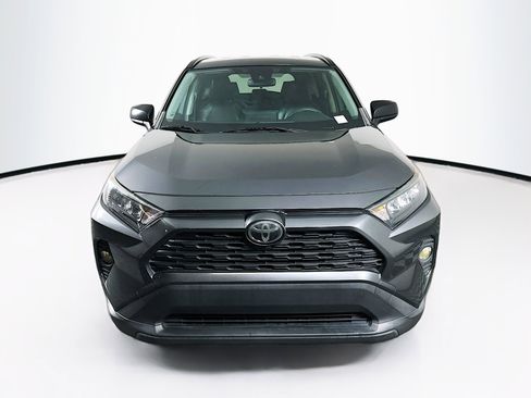 Used 2019 Toyota RAV4 LE FWD image 2