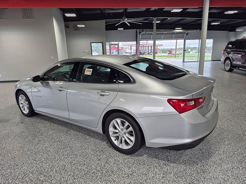 Used 2016 Chevrolet Malibu LT FWD image 3