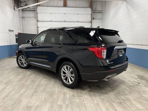 Used 2023 Ford Explorer Limited image 3
