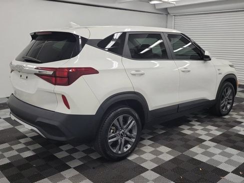 Used 2023 Kia Seltos LX AWD/4WD image 6