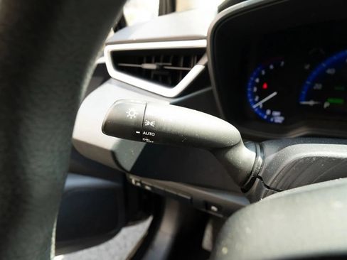 Used 2021 Toyota Corolla LE FWD image 39
